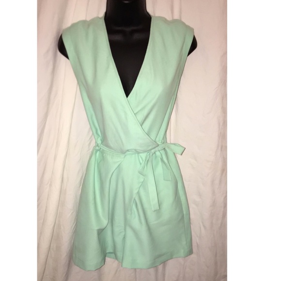 SOLD‼️ Nasty Gal Light Blue Sexy Romper Size Small - Picture 3 of 3